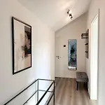 Apart Otel Liva - Ulzburg - Naehe Hamburg & Flughafen - Naehe Bahnhof - Terrasse - Smart-tv 3*