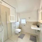 Apart Otel Liva - Ulzburg - Naehe Hamburg & Flughafen - Naehe Bahnhof - Terrasse - Smart-tv Henstedt-Ulzburg