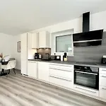 Apart Otel Liva - Ulzburg - Naehe Hamburg & Flughafen - Naehe Bahnhof - Terrasse - Smart-tv 3*