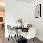 Liva - Ulzburg - Naehe Hamburg & Flughafen - Naehe Bahnhof - Terrasse - Smart-tv Apart Otel