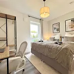 아파트호텔 Liva - Ulzburg - Naehe Hamburg & Flughafen - Naehe Bahnhof - Terrasse - Smart-tv 3*