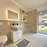 Liva - Ulzburg - Naehe Hamburg & Flughafen - Naehe Bahnhof - Terrasse - Smart-tv 3*