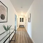 Liva - Ulzburg - Naehe Hamburg & Flughafen - Naehe Bahnhof - Terrasse - Smart-tv 3*