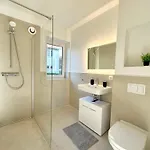 Apart Otel Liva - Ulzburg - Naehe Hamburg & Flughafen - Naehe Bahnhof - Terrasse - Smart-tv