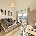 Liva - Ulzburg - Naehe Hamburg & Flughafen - Naehe Bahnhof - Terrasse - Smart-tv Apart Otel Henstedt-Ulzburg