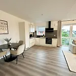 Liva - Ulzburg - Naehe Hamburg & Flughafen - Naehe Bahnhof - Terrasse - Smart-tv Apart Otel 3*