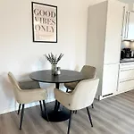 Apart Otel Liva - Ulzburg - Naehe Hamburg & Flughafen - Naehe Bahnhof - Terrasse - Smart-tv