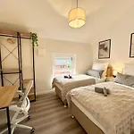 Liva - Ulzburg - Naehe Hamburg & Flughafen - Naehe Bahnhof - Terrasse - Smart-tv 3*
