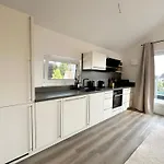 Liva - Ulzburg - Naehe Hamburg & Flughafen - Naehe Bahnhof - Terrasse - Smart-tv Apart Otel 3*