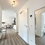 Apart Otel Liva - Ulzburg - Naehe Hamburg & Flughafen - Naehe Bahnhof - Terrasse - Smart-tv Henstedt-Ulzburg