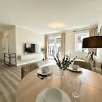 Apart Otel Liva - Ulzburg - Naehe Hamburg & Flughafen - Naehe Bahnhof - Terrasse - Smart-tv