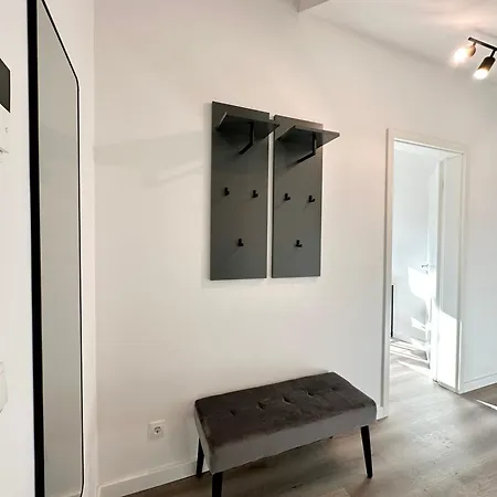 Aparthotel Liva - Ulzburg - Naehe Hamburg & Flughafen - Naehe Bahnhof - Terrasse - Smart-tv 3*
