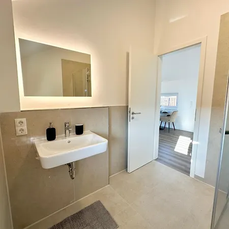 Liva - Ulzburg - Naehe Hamburg & Flughafen - Naehe Bahnhof - Terrasse - Smart-tv Aparthotel Henstedt-Ulzburg