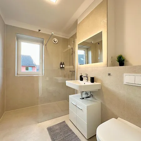 Aparthotel Liva - Ulzburg - Naehe Hamburg & Flughafen - Naehe Bahnhof - Terrasse - Smart-tv