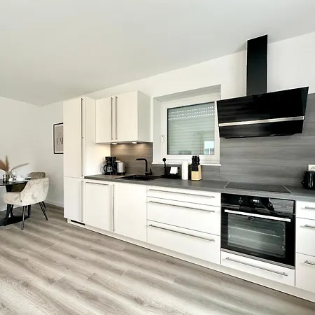 Aparthotel Liva - Ulzburg - Naehe Hamburg & Flughafen - Naehe Bahnhof - Terrasse - Smart-tv 3*