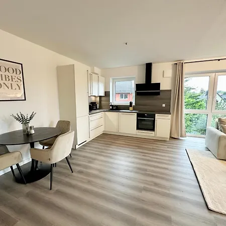 Liva - Ulzburg - Naehe Hamburg & Flughafen - Naehe Bahnhof - Terrasse - Smart-tv Aparthotel 3*