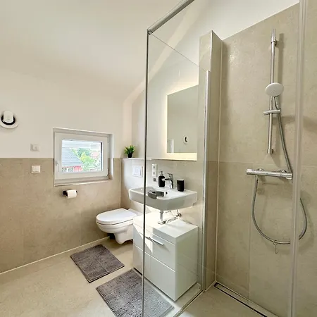 Liva - Ulzburg - Naehe Hamburg & Flughafen - Naehe Bahnhof - Terrasse - Smart-tv Aparthotel Henstedt-Ulzburg