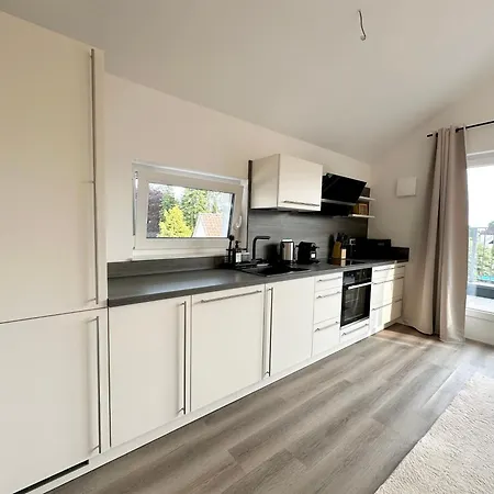 Liva - Ulzburg - Naehe Hamburg & Flughafen - Naehe Bahnhof - Terrasse - Smart-tv Aparthotel 3*