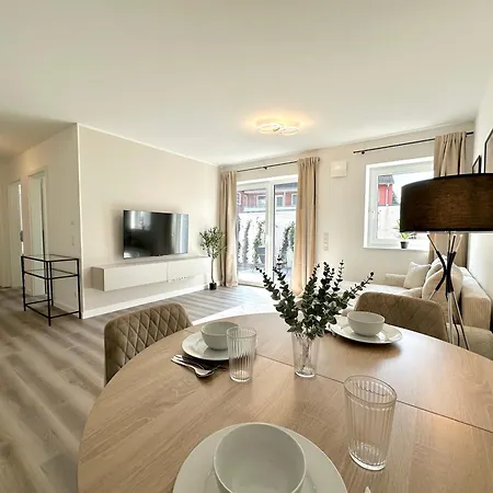 Aparthotel Liva - Ulzburg - Naehe Hamburg & Flughafen - Naehe Bahnhof - Terrasse - Smart-tv